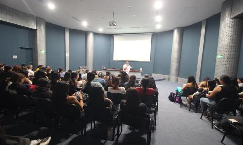 Imparte el Dr. Javier Ruiz Hermoso conferencia sobre el nuevo mapa del turismo global en CUCosta