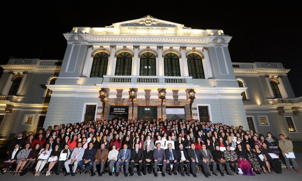 Reconoce UdeG a los mejores promedios de la red universitaria