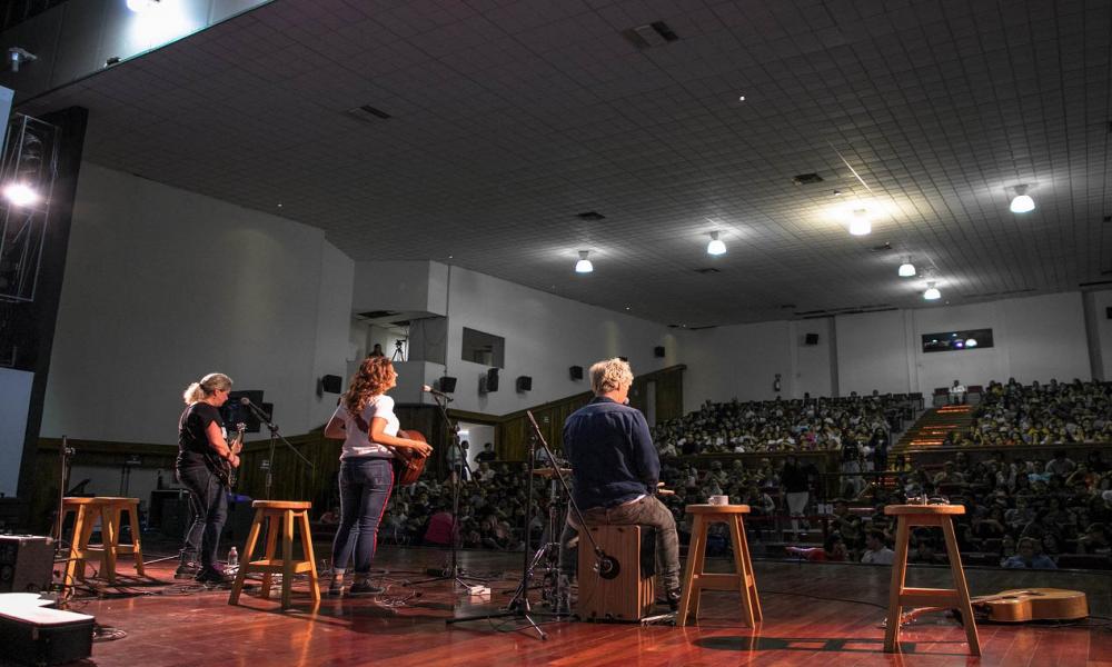 “Tu voz puede cambiar el mundo” Antigone Rising