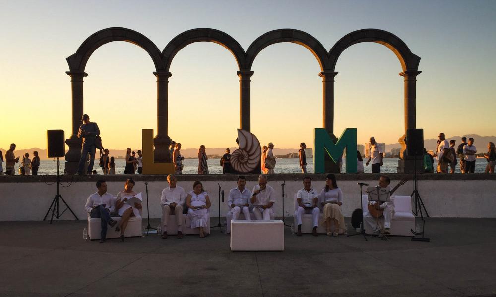 Con poesía vallartense inauguran octava edición de Letras en la Mar