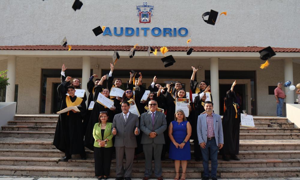 Se graduaron Ingenieros en Comunicación Multimedia y Computación
