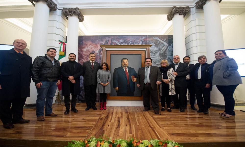 Develan retrato al óleo del Dr. Marco Antonio Cortés Guardado