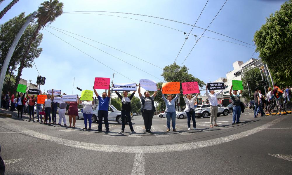 Paran labores en protesta por desaparición de estudiantes