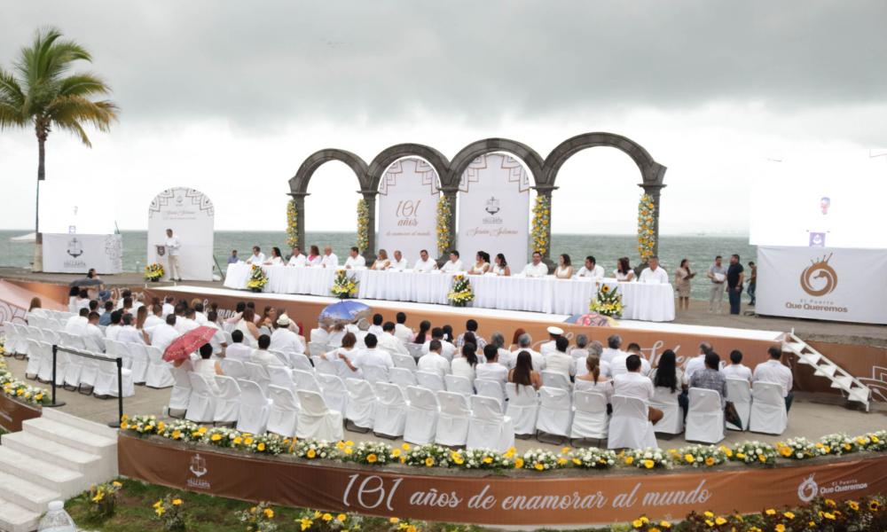 Por aportación cultural y ámbito educativo, miembros del CUCosta, reciben el Premio Puerto Vallarta 2019