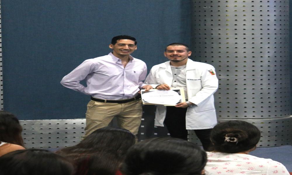 Estudiantes de Medicina participan en conferencias sobre Cáncer de Mama