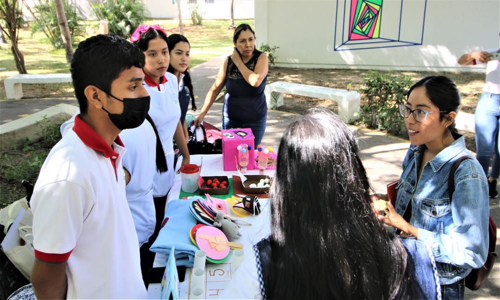 Arrancó la Feria CREADI en Centro Universitario de la Costa