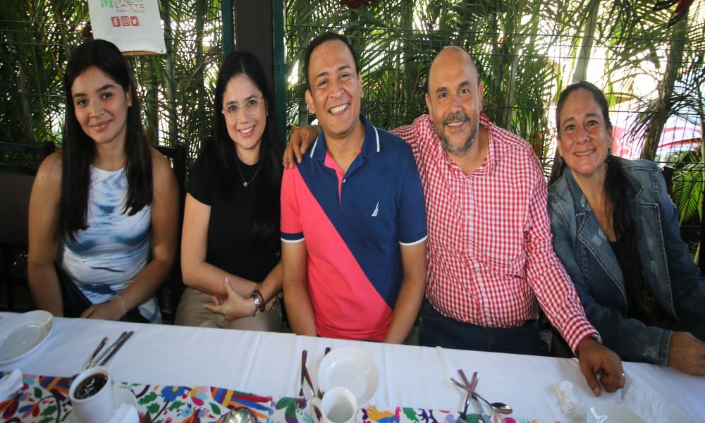 Se reúne la comunidad de la División de Estudios Sociales y Económicos en ameno convivio