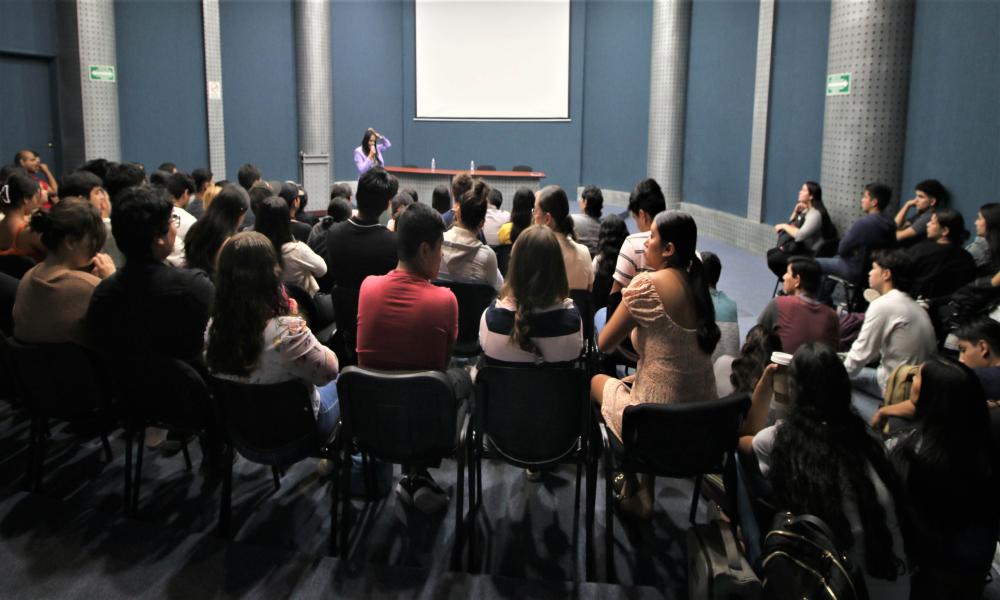 Dominar el idioma inglés abona para atender a residentes extranjeros