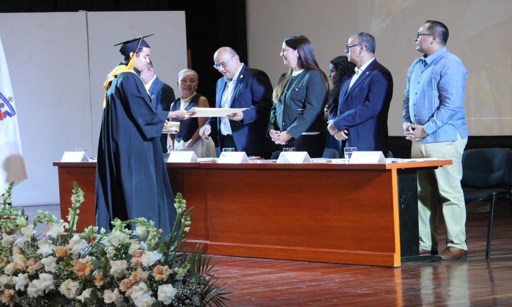 CUCosta celebra doble acto académico con 42 nuevos profesionistas en Turismo y Artes Culinarias