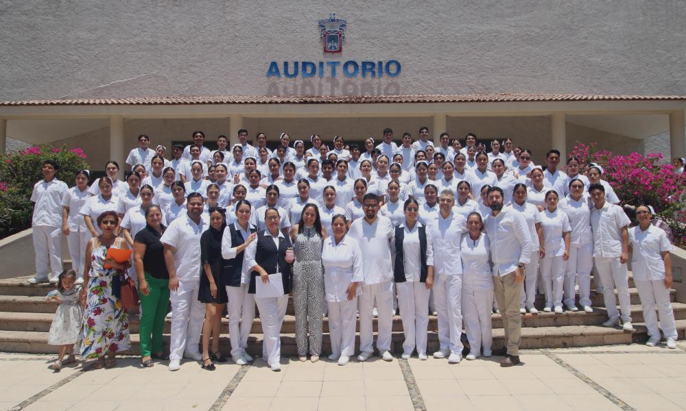 Con elegancia y alegría se realizó la imposición de cofias y galones de alumnos de Enfermería