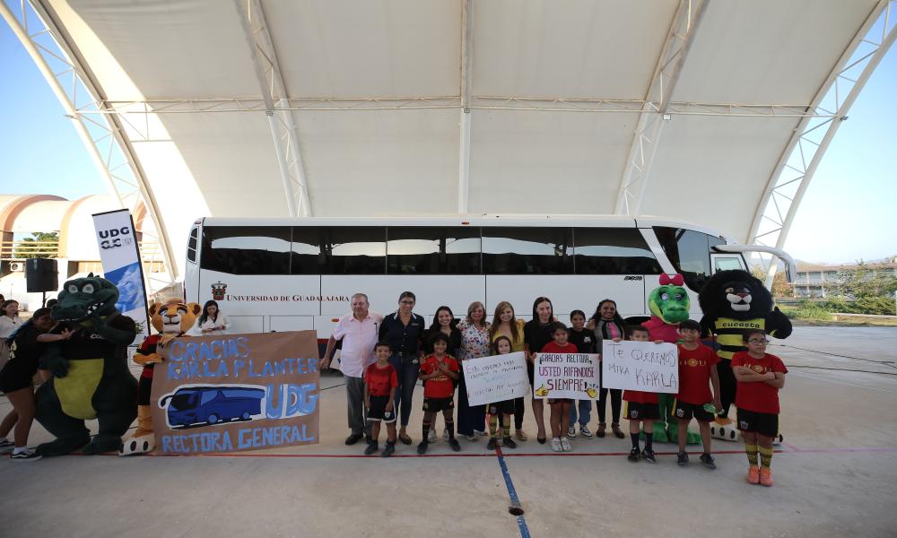 CUCosta recibe autobús nuevo y fortalece servicios del Programa de Bienestar