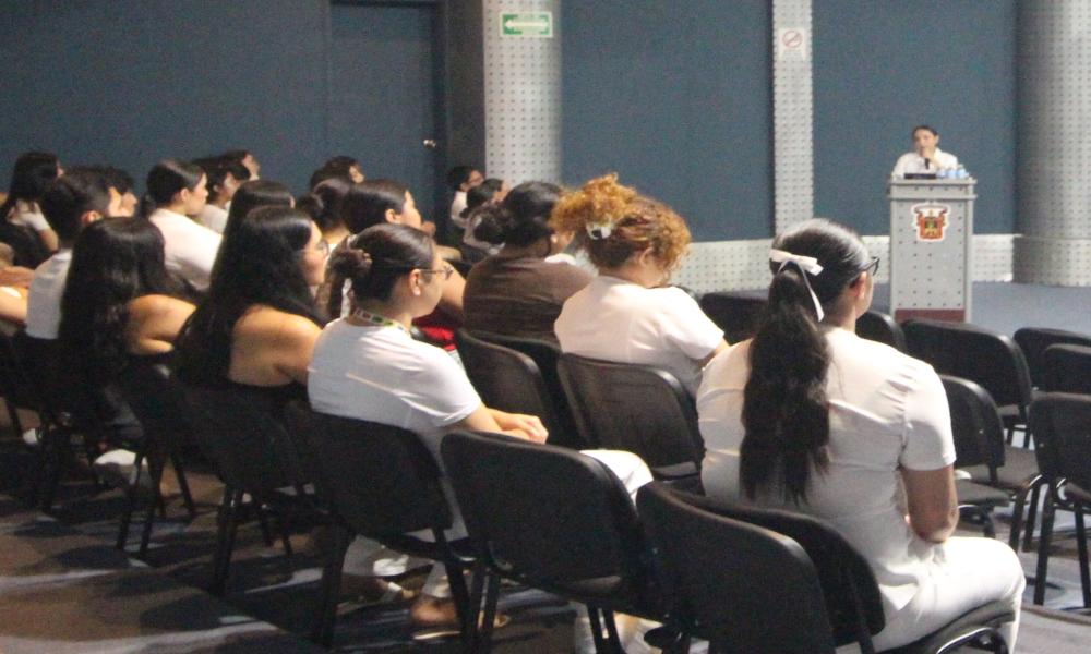 Estudiantes de Enfermería del CUCosta presentan proyectos de investigación y diagnósticos clínicos