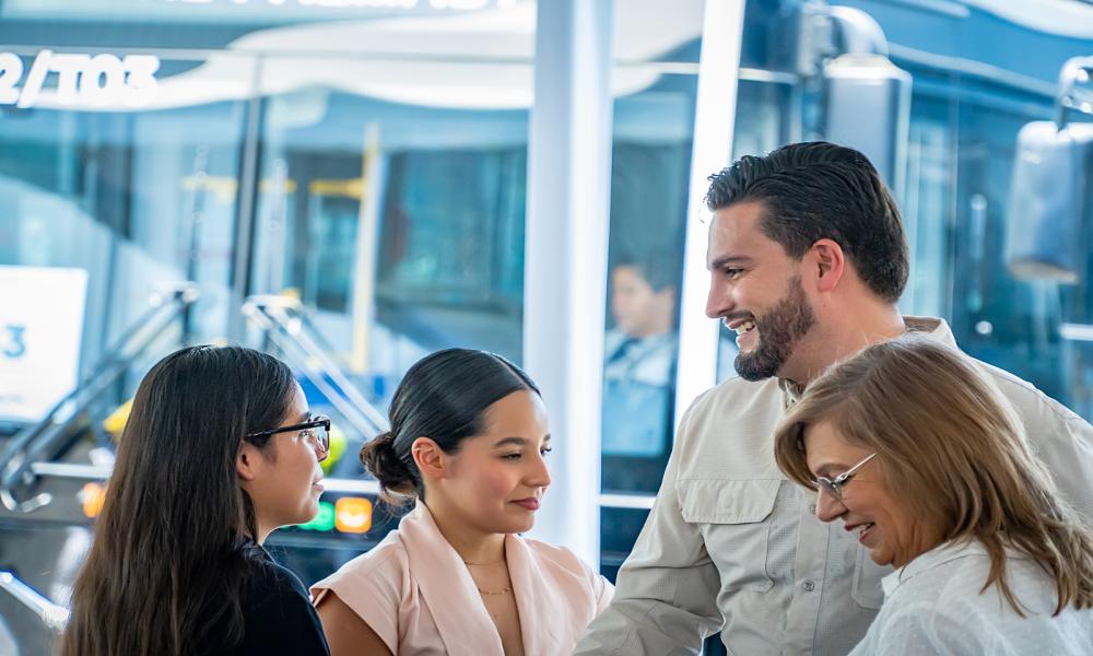 Mejora el transporte público a CUCosta con dos nuevas rutas eléctricas y transporte alimentador gratuito hasta el acceso principal 