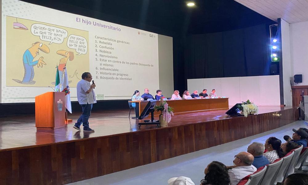 La rectora, Dra. María Esther Avelar Álvarez, dio la bienvenida a mil 066 estudiantes que inician su formación universitaria durante el ciclo escolar 2026-B.