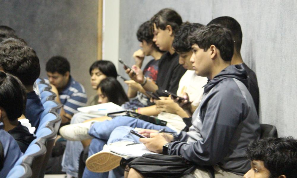 Estudiantes del CUCosta participan en el 21º Congreso Internacional de Contaduría Pública