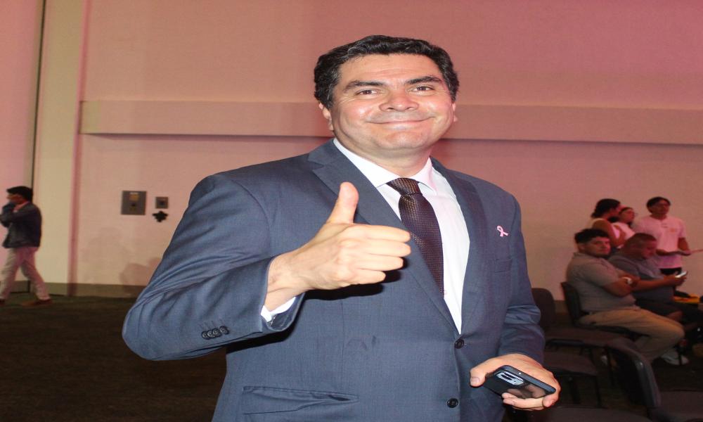 Comunidad universitaria del CUCosta se suma a Fashion Pink Care en apoyo a sobrevivientes de cáncer de mama