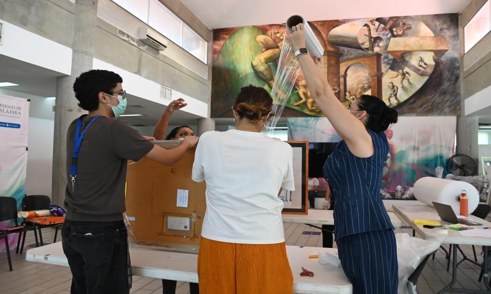 Capacitan al personal del CUCosta para preservar su patrimonio artístico