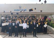 Se gradúan con orgullo y esperanza 35 nuevos médicos del CUCosta